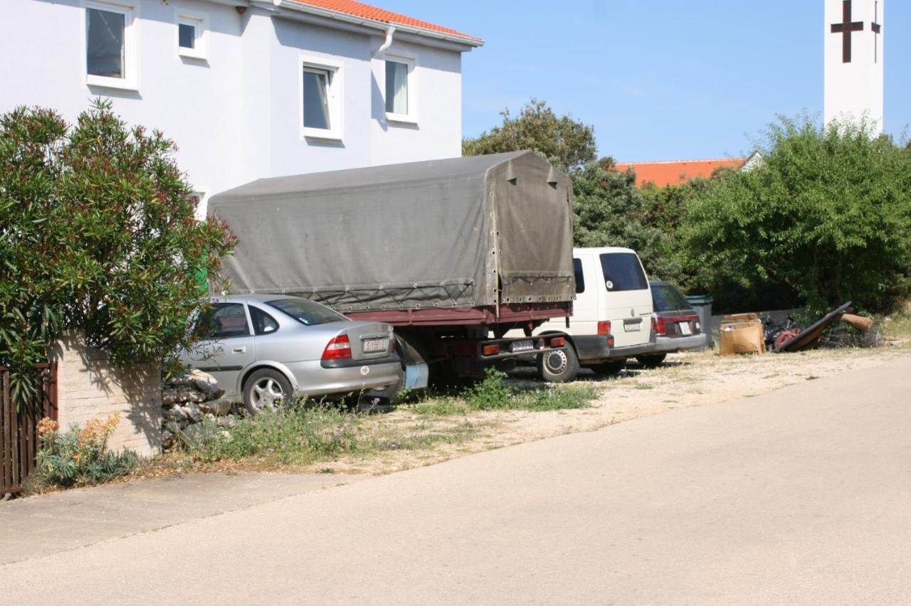 Apartments With A Parking Space Mandre, Pag - 6405 Kolan Exteriör bild