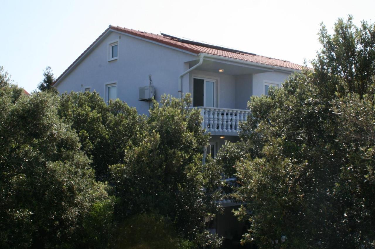 Apartments With A Parking Space Mandre, Pag - 6405 Kolan Exteriör bild