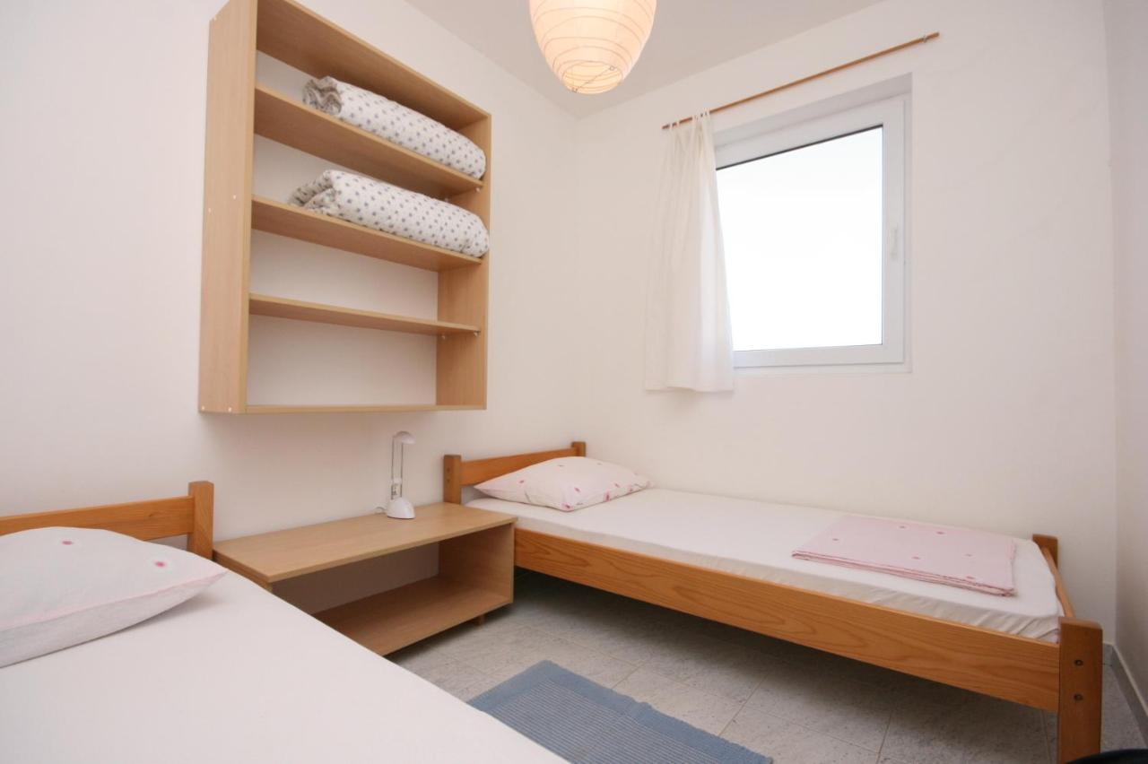 Apartments With A Parking Space Mandre, Pag - 6405 Kolan Exteriör bild