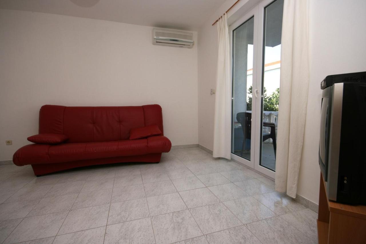 Apartments With A Parking Space Mandre, Pag - 6405 Kolan Exteriör bild
