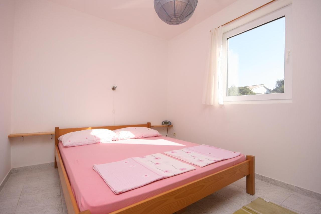 Apartments With A Parking Space Mandre, Pag - 6405 Kolan Exteriör bild