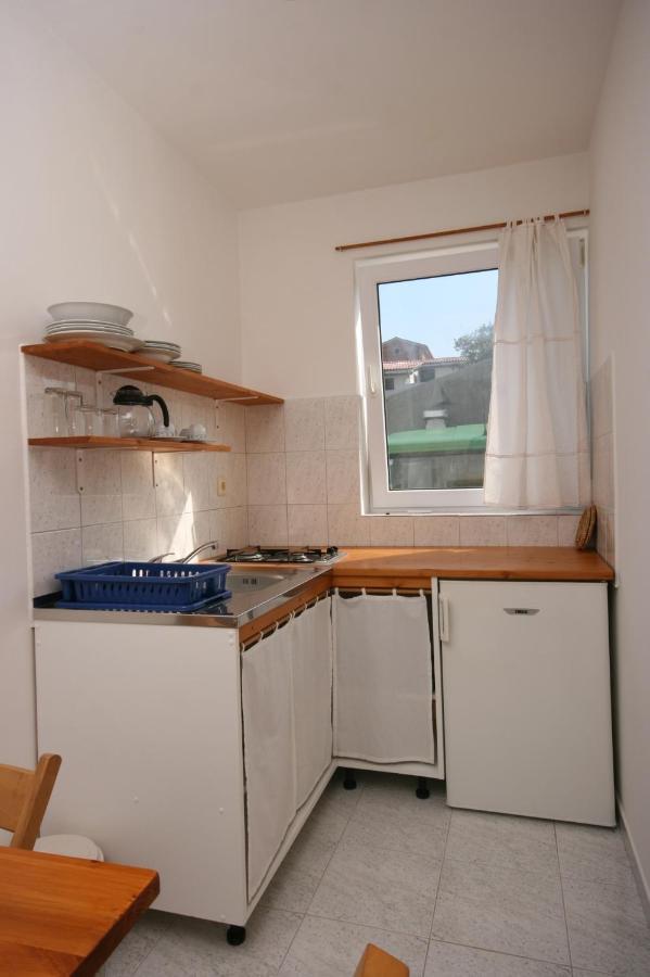 Apartments With A Parking Space Mandre, Pag - 6405 Kolan Exteriör bild