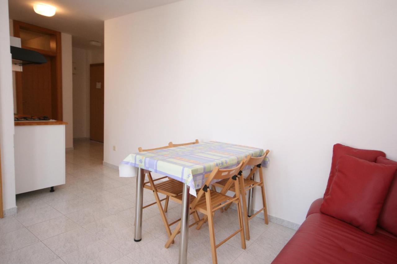 Apartments With A Parking Space Mandre, Pag - 6405 Kolan Exteriör bild