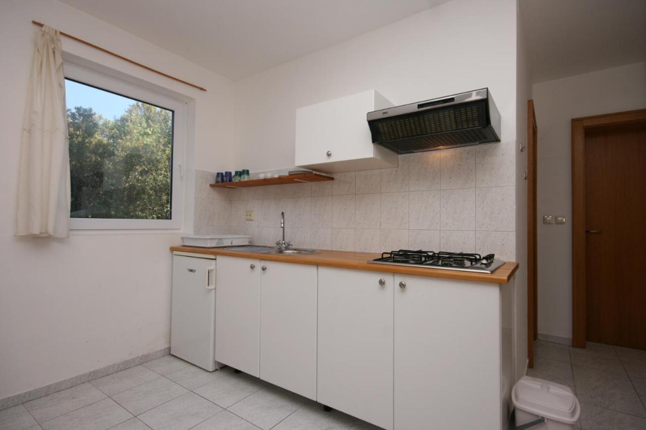 Apartments With A Parking Space Mandre, Pag - 6405 Kolan Exteriör bild