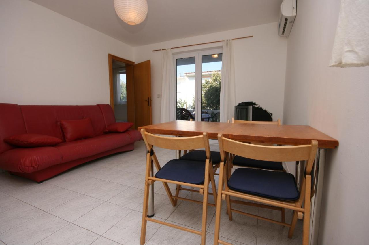 Apartments With A Parking Space Mandre, Pag - 6405 Kolan Exteriör bild