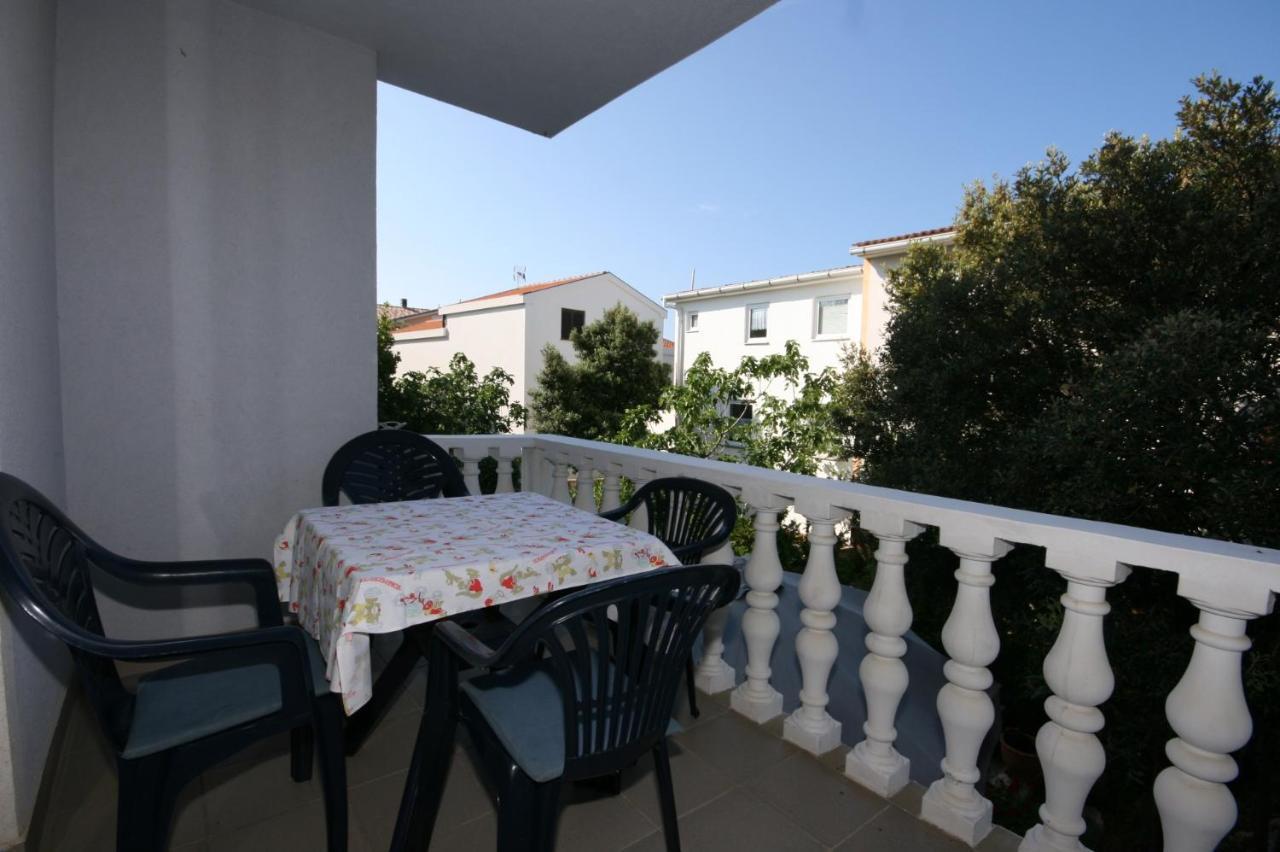 Apartments With A Parking Space Mandre, Pag - 6405 Kolan Exteriör bild