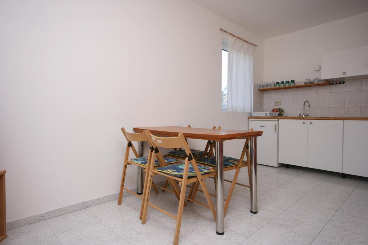 Apartments With A Parking Space Mandre, Pag - 6405 Kolan Exteriör bild