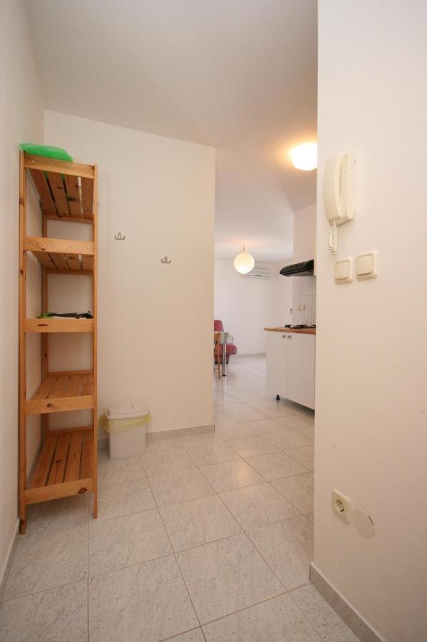 Apartments With A Parking Space Mandre, Pag - 6405 Kolan Exteriör bild