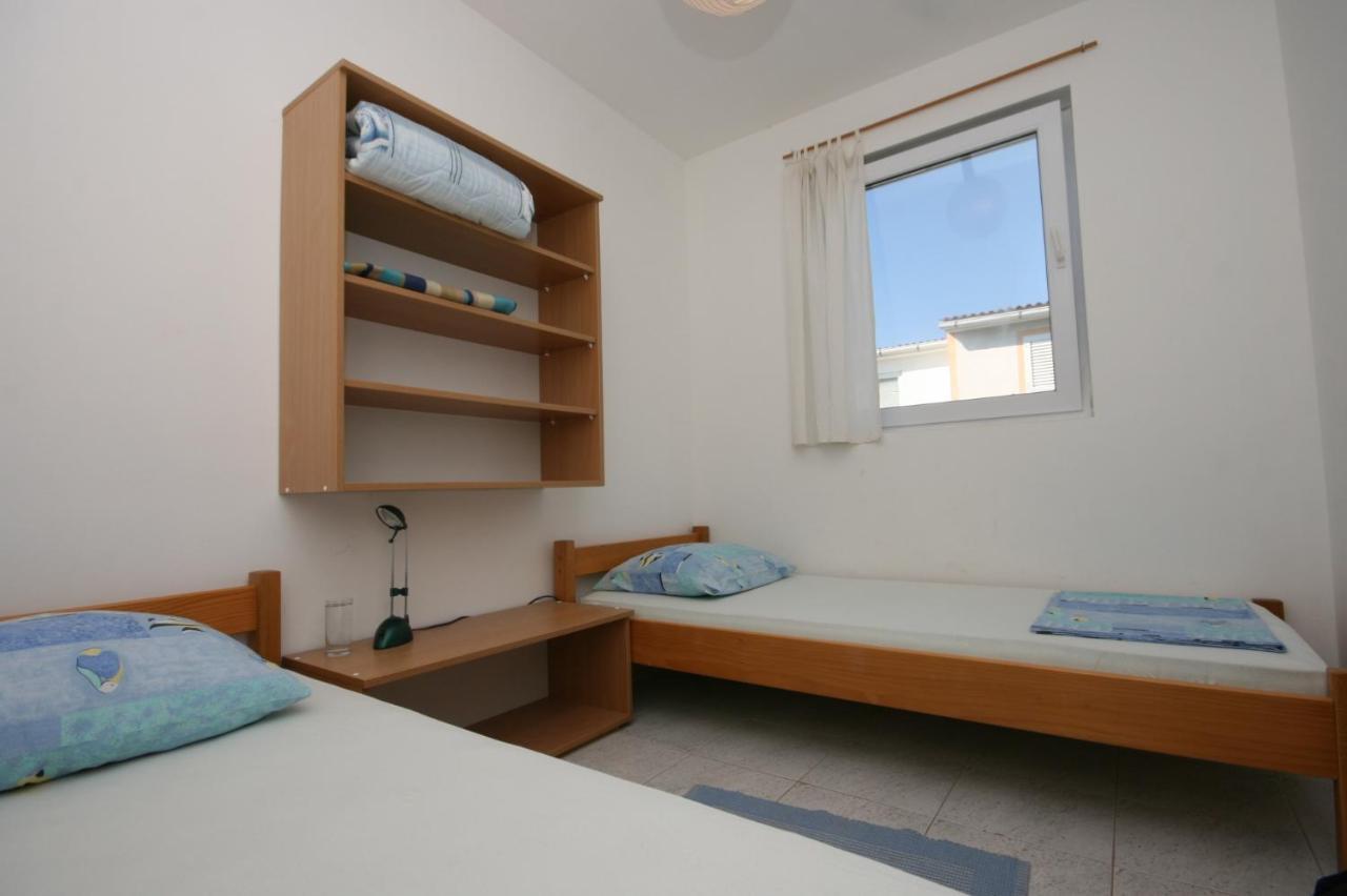 Apartments With A Parking Space Mandre, Pag - 6405 Kolan Exteriör bild